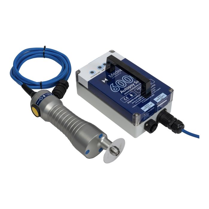 medezine-boitier-d-alimentation-et-scie